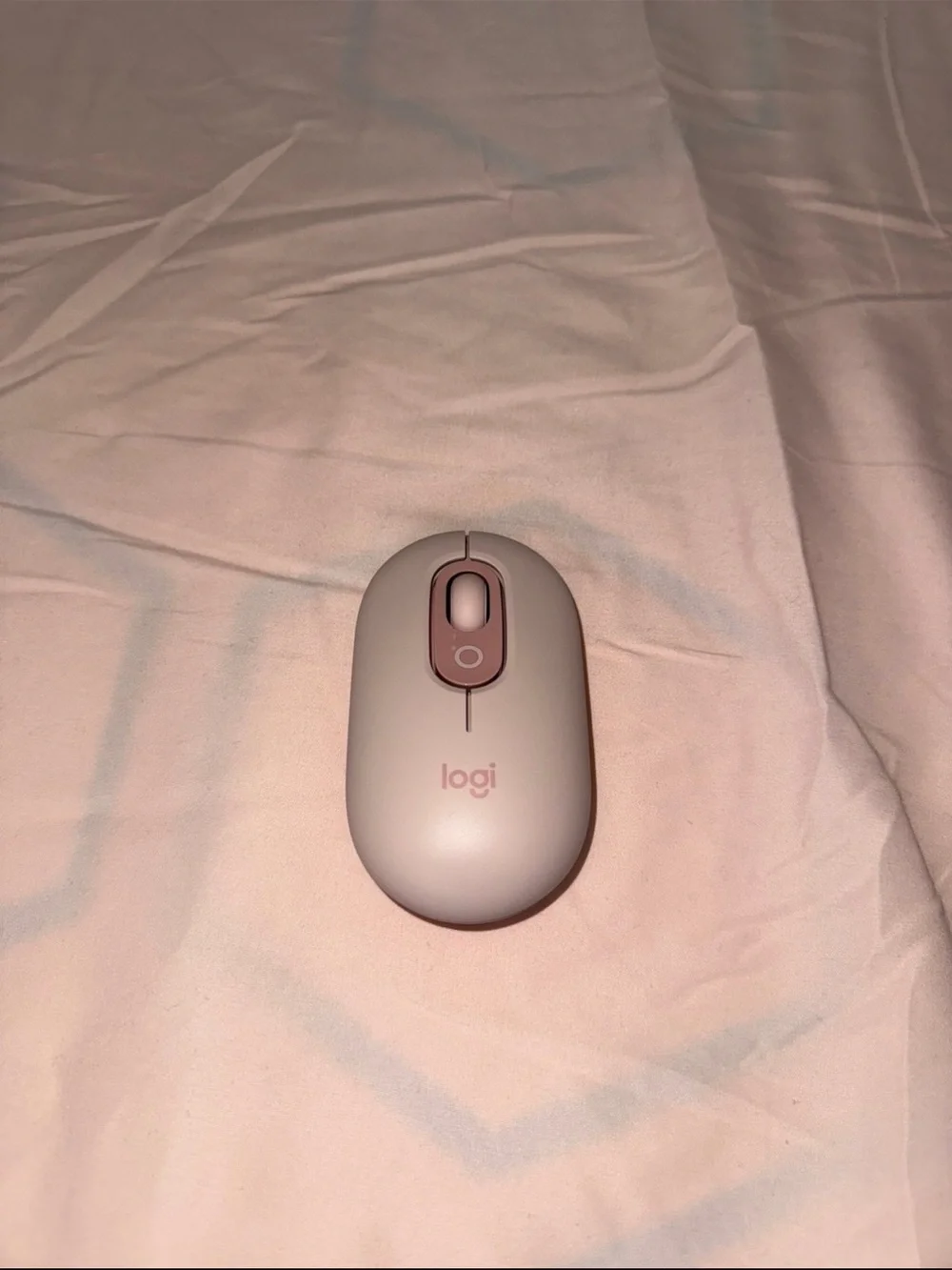 Logitech Wireless Compact Keyboard in Pink and White